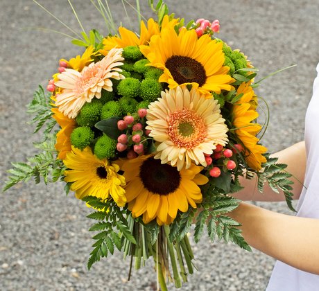 Raze de lumina - buchet cu gerbera si floarea